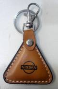Брелок арт 0586 кожа NISSAN бежевый*