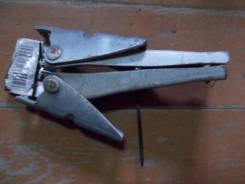 Крепление капота. Subaru Legacy, BE5, BE9, BEE, BES, BH5, BH9, BHC, BHE Subaru Impreza, GD2, GD3, GD9, GDA, GDB, GDC, GDD, GG2, GG3, GG9, GGA, GGB, GG...