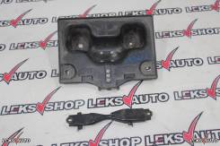 Крепление аккумулятора. Nissan Skyline, CPV35, HV35, NV35, PV35, V35 Nissan Fairlady Z, HZ33, Z33 Nissan 100NX Nissan Stagea, HM35, M35, NM35, PM35, P...