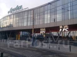 Сдаётся торговая площадью в ТРК "Луговая". 24 кв. м., улица Луговая 18, р-н Луговая. Дом снаружи