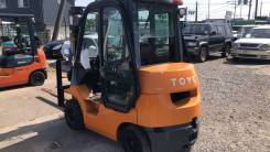 Toyota 7FGK25. Вилочный погрузчик Toyota с кабиной, 2 500 кг., Бензиновый