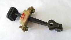 Ограничитель двери. Honda Stream, RN2, RN4, RN1, RN3, RN5 Двигатели: D17A2, K20A1