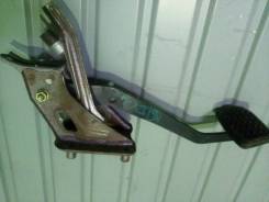 Педаль тормоза. Toyota Mark II, GX100, GX105, JZX100, JZX101, JZX105, LX100 Toyota Cresta, GX100, GX105, JZX100, JZX101, JZX105, LX100 Toyota Chaser...