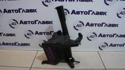 Бачок стеклоомывателя. Lexus IS300, GXE10, JCE10 Lexus IS200, GXE10, JCE10 Toyota Altezza, GXE10, GXE10W, GXE15, GXE15W, JCE10, JCE10W, JCE15, JCE15W...