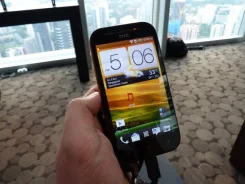 HTC Desire SV. �/�