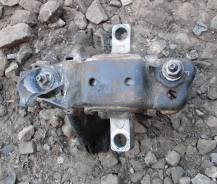Кронштейн опоры двигателя. Volkswagen Polo, 9A2, 9J2, 9J4, 9J6, 9N1, 9N2, 9N3 Volkswagen Fox, 5Z1 Двигатели: ALT, AMF, AMY, ARA, ASY, ASZ, ATD, AUA, A...