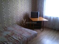 Гостинка, улица Надибаидзе 28. Чуркин, агентство, 18 кв. м. Комната