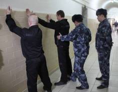 Младший инспектор дежурной смены. ФКУ СИЗО-1 УФСИН России по Хабаровскому краю. Улица Знамёнщикова 6