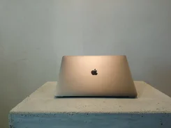 Apple MacBook Pro 15 2017 Mid MPTR2. 15.4", 2,8����, ��� 8 ��, ���� 256���, WiFi: 1, Bluetooth: 1, ����������� �� 24��. ����