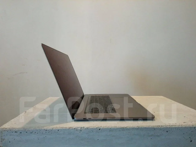 Apple MacBook Pro 15 2017 Mid MPTR2. 15.4", 2,8����, ��� 8 ��, ���� 256���, WiFi: 1, Bluetooth: 1, ����������� �� 24��. ����