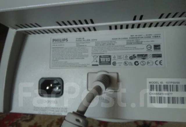 Philips. 17" ����