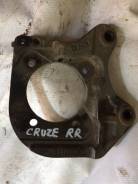 Скоба суппорта. Chevrolet Orlando Chevrolet Cruze, J300, J305, J308 Двигатели: LAF, LDE, LEA, LHD, LLW, LNP, LUJ, LVL, LVM, LXT, L2W, LDD, LFH, LKR, L...