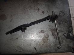 Крепление аккумулятора. Toyota Land Cruiser, HDJ101K, UZJ100, HZJ105, HDJ100L, HDJ100, FZJ105, HZJ105L, J100, UZJ100W, UZJ100L Двигатели: 1HDFTE, 2UZF...