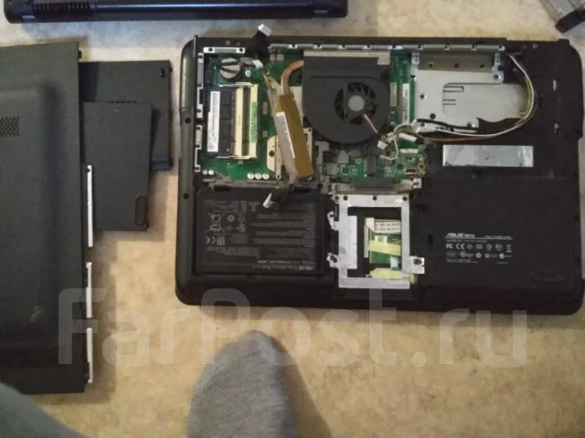 Asus K51AE. 14", 2,2����, ��� 256 �� � ������, ���� 1���, WiFi: 1, Bluetooth: 1, ����������� �� 1��. ����