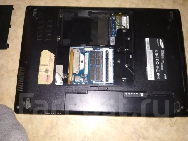 Samsung R425. 14", 2����, ��� 256 �� � ������, ���� 1���, WiFi: 1, Bluetooth: 1, ����������� �� 1��. ����