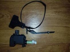 Замок лючка бензобака. Toyota Avensis, AZT250, AZT250L, AZT250W, AZT251, AZT251L, AZT251W, ZZT250