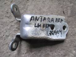 Крепление двери. Opel Antara Двигатели: A22DM, A24XE, A24XF, A30XF, A30XH, B20DTH, Z20DM, Z20DMH, Z24XE, Z32SE