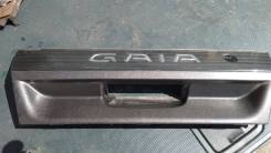 Накладка на ручку багажника Toyota Gaia. Toyota Gaia, CXM10, CXM10G, SXM10, SXM10G, SXM15, SXM15G Двигатели: 3CTE, 3SFE