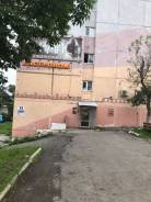 Торговое помещение, очень высокая плотность населения района. 137 кв. м., улица Надибаидзе 28, р-н Чуркин. Дом снаружи