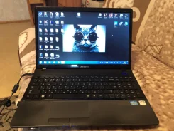 Samsung 300E5C. 15.6", ��� 8 ��, ���� 8���, WiFi: 1, Bluetooth: 1, ����������� �� 5��. ����