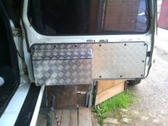 Обшивка двери. Suzuki Escudo