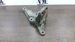 Кронштейн опоры двигателя. Toyota: Corolla Spacio, WiLL VS, Wish, Allex, Corolla Axio, Avensis, Matrix, Corolla Verso, Voltz, Corolla Fielder, Isis, C...
