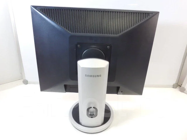 Samsung. 20.1" ����