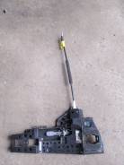 Крепление ручки двери. Audi RS Q3, 8UB Audi Q3, 8UB, 8UG Двигатели: CTSA, CZGA, CZGB, ALZ, CCTA, CCZC, CFFA, CFFB, CFGC, CFGD, CHPB, CLJA, CLLB, CPSA...