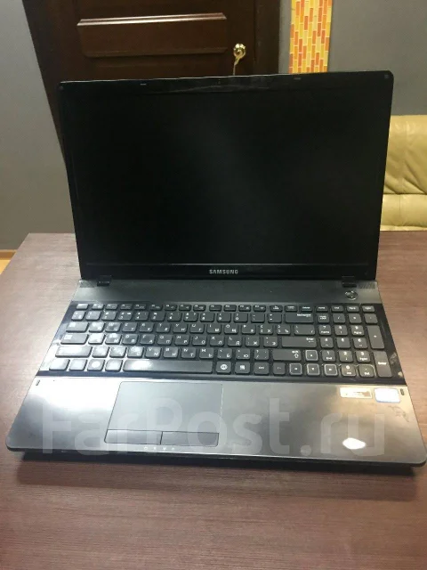 Samsung 300E5X. 15.6", 2,5����, ��� 8 ��, ���� 120���, WiFi: 1, Bluetooth: 1, ����������� �� 2��. ����