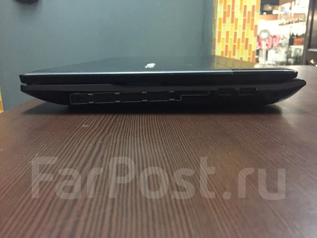 Samsung 300E5X. 15.6", 2,5����, ��� 8 ��, ���� 120���, WiFi: 1, Bluetooth: 1, ����������� �� 2��. ����