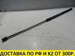 Амортизатор капота. Volkswagen Passat, 3B3, 3B6 Двигатели: ADP, AGZ, AJM, AKN, ALT, ALZ, AMX, ATQ, AUG, AVB, AVF, AWM, AWT, AWX, AZM, AZX, BAU, BBG, B...