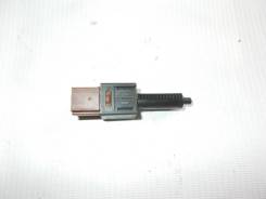 Концевик под педаль тормоза. Nissan Cedric, HY34, MY34, ENY34 Nissan Gloria, HY34, MY34, ENY34 Двигатели: VQ30DD, VQ30DET, VQ25DD, RB25DET