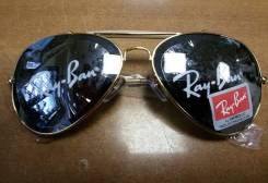 Очки Ray-Ban.