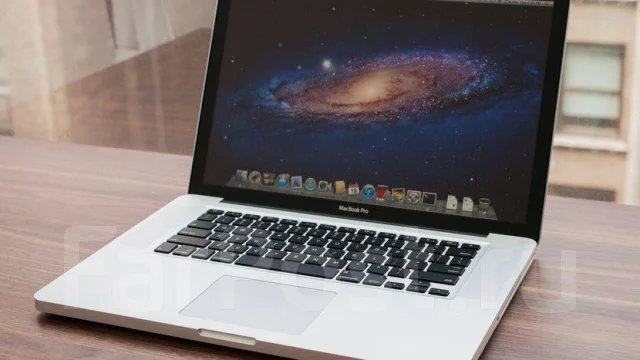 Apple MacBook Pro 15. 15", 3,8����, ��� 8 ��, ���� 256���, WiFi: 1, Bluetooth: 1, ����������� �� 20��. ����