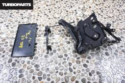 Крепление аккумулятора. Toyota: Yaris, Ractis, ist, Vios, Vitz, Belta Двигатели: 1KRFE, 1NZFE, 2NZFE, 2ZRFE, 2SZFE, 1NRFE