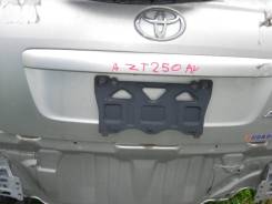 Декоративная планка багажник Toyota Avensis