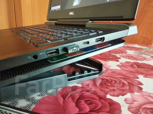 Dell Inspiron 7577. 15.6", 2,5����, ��� 8 ��, ���� 1 000���, WiFi: 1, Bluetooth: 1 ����