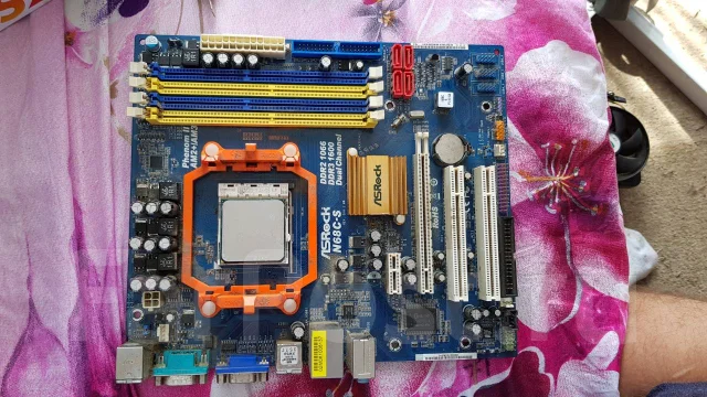 Socket AM2+ ����