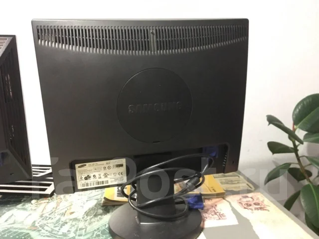Samsung. 17" ����