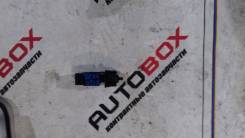 Концевик под педаль тормоза. Nissan: NV350 Caravan, Maxima, Altima, NV200, Almera, Cedric, Xterra, Silvia, Caravan, Bluebird Sylphy, Tino, Cima, Stage...