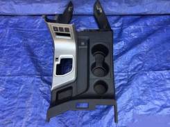 Консоль центральная. Toyota Sequoia, UCK60, UCK60L, UCK65, UCK65L, UPK60, UPK60L, UPK65, UPK65L, USK60, USK65 Toyota Tundra, GSK50, GSK51, UCK50, UCK5...