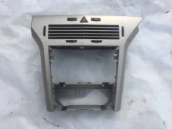 Накладка консоли. Opel Astra, L35, L48, L67, L69 Двигатели: A17DTJ, A17DTR, Z13DTH, Z14XEL, Z14XEP, Z16LET, Z16XE1, Z16XEP, Z16XER, Z17DTH, Z17DTJ, Z1...