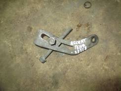 Кронштейн. Hyundai: Lantra, Accent, Excel, Elantra, Scoupe, Getz, Avante, Verna, Click, Pony Двигатели: D3EA, G4EA, G4EB, G4ECG, G4EDG, G4EH, G4EK, G4...