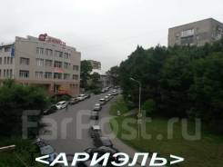 2-комнатная, проспект 100-летия Владивостока 36б. Столетие, проверенное агентство, 46 кв. м. Вид из окна днём