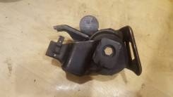 Кронштейн опоры двигателя. Mitsubishi Sigma, F11A, F13A, F13AK, F15A, F16A, F17A, F25A, F27A Mitsubishi Diamante, F11A, F13A, F15A, F17A, F25A, F27A Д...
