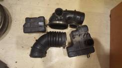 Патрубок воздухозаборника. Mitsubishi Sigma, F07W, F11A, F12A, F13A, F13AK, F15A, F16A, F17A, F25A, F27A Mitsubishi Diamante, F07W, F11A, F12A, F13A...