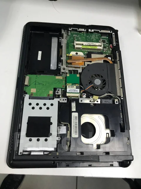 Asus K40. WiFi: 1 ����