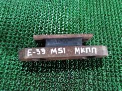 Подушка коробки передач. BMW 5-Series, E39 Двигатели: M51D25, M51D25T, M51D25TU