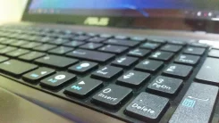 Asus. 15.6", 2,8����, ��� 8 ��, ���� 750���, WiFi: 1, Bluetooth: 1, ����������� �� 3��. ����