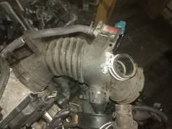 Патрубок воздухозаборника. Toyota Noah, AZR60, AZR60G Двигатель 1AZFSE